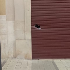 Esplosione al bancomat della Banca del Mezzogiorno, ladri in fuga a mani vuote