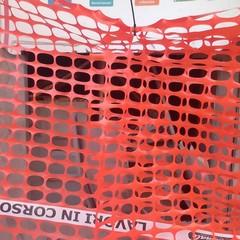 Esplosione al bancomat della Banca del Mezzogiorno, ladri in fuga a mani vuote