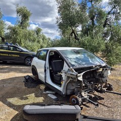 Auto cannibalizzate nelle campagne di Corato e dintorni