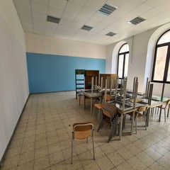 In corso pitturazione delle aule scolastiche e corridoi nel "Fornelli" di Corato