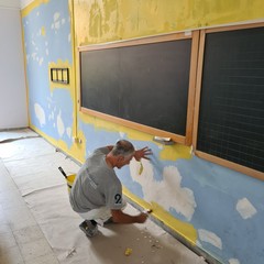 In corso pitturazione delle aule scolastiche e corridoi nel "Fornelli" di Corato