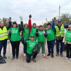 Ponte di via Giappone trasformato in discarica abusiva: l'intervento di clean up del gruppo PuliAmo Corato