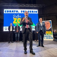 Corato chiede ascolto e cambiamento: piazza gremita per Pietro Zona