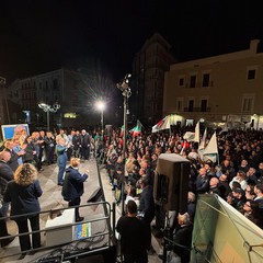 Corato chiede ascolto e cambiamento: piazza gremita per Pietro Zona