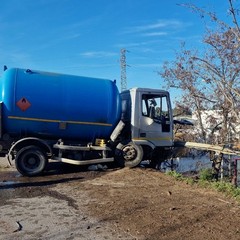 Camion sfonda il guardrail, tragedia sfiorata sulla Corato-Andria