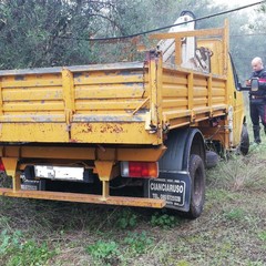 Scoperto camion rubato a Corato nelle campagne murgiane di Andria