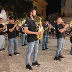 Corato rinnova la tradizione: si accendono le Barche di Santa Maria