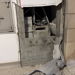 Esplosione al bancomat della Banca del Mezzogiorno, ladri in fuga a mani vuote