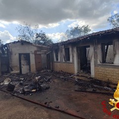 Incendio in villa abbandonata di Corato
