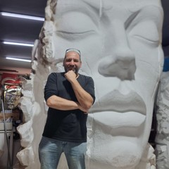 “Sangita”: la nuova opera d’arte che illumina Bisceglie