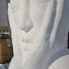 “Sangita”: la nuova opera d’arte che illumina Bisceglie