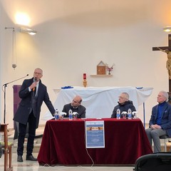 Gesù Cristo risorge sul mondo che volge