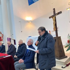 Gesù Cristo risorge sul mondo che volge