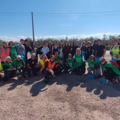 I volontari di "PuliAmo Corato" al lavoro per restituire decoro a via vecchia Barletta