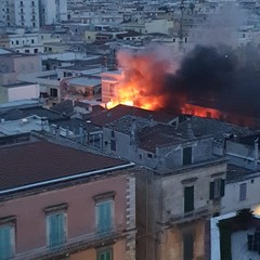 Incendio a Corato, fiamme su un terrazzo in via Sant'Elia