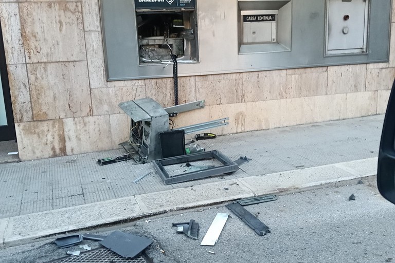 bancomat esploso