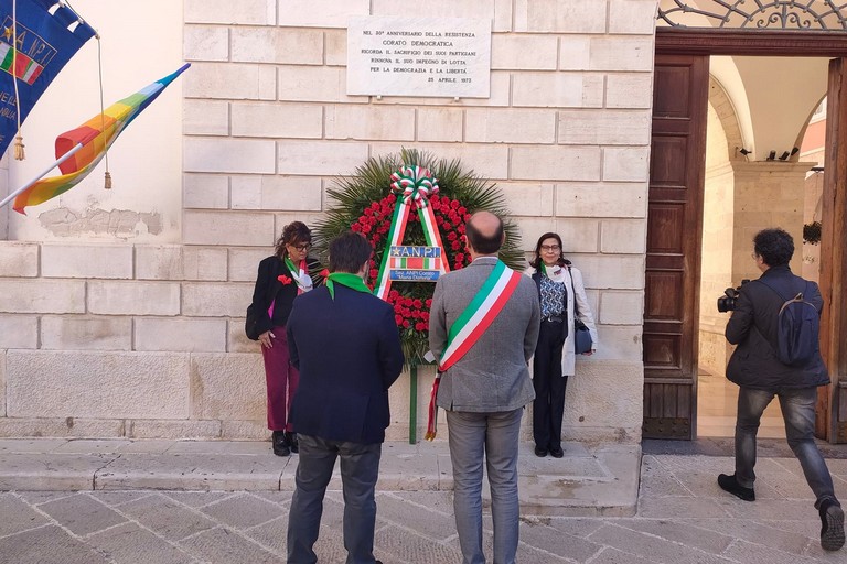 25 aprile a Corato, omaggio del Sindaco De Benedittis e del presidente dell'Anpi Capurso
