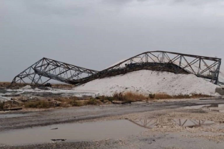 Il ponte delle Saline collassato a Margherita di Savoia in seguito al violento nubifragio dei giorni scorsi