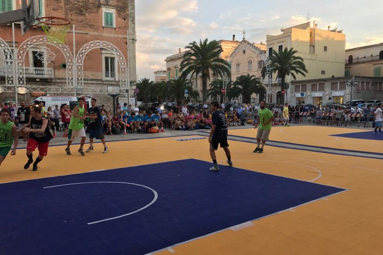 vs nmc basket by night JPG