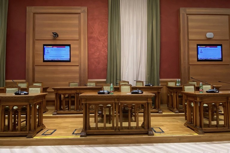 I banchi vuoti dell'opposizione