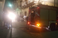 La tregua è durata poco, auto in fiamme in via Lago Baione