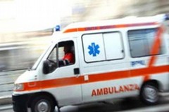 Scontro frontale in via Castel del Monte, due feriti