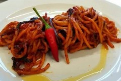 Granoro e il suo omaggio “Dedicato” agli Spaghetti all’Assassina durante Cibus a Parma