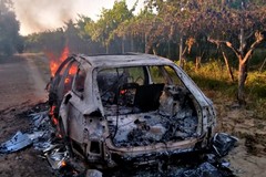 Intervento dei VdF di Corato a Ruvo, per estinguere l'incendio dell'auto
