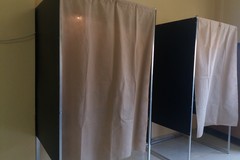 In cabina elettorale col cellulare, bloccato elettore