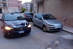 Emergenza furti nelle attività commerciali, recuperate anche due auto rubate