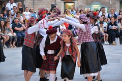 Le danze del mondo arrivano in Piazza Cesare Battisti