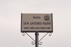 Una nuova piazza dedicata a don Antonio Piano: un omaggio alla comunità dei "Lazzaroni"