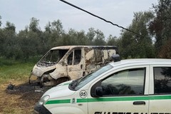 Furgone carbonizzato rinvenuto nelle campagne di Trani dalle Guardie Campestri di Corato  