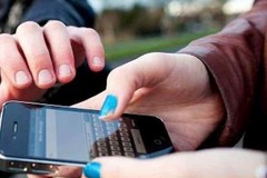 Furto di cellulare in pieno centro: la vittima insegue il ladro e recupera lo smartphone