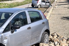 Due feriti in un incidente su via Castel del Monte