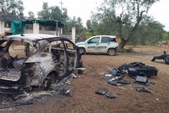 Auto rubata ritrovata carbonizzata nelle campagne