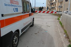 Ambulanza bloccata al passaggio a livello: oltre 15 minuti di ritardo nei soccorsi in via Bagnatoio