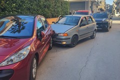 15enne non si ferma all'alt e fugge a bordo di un'auto. Poi lo schianto