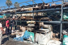 Incendio in via Andria, in fiamme parte di un deposito di materiale idraulico