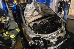 Ancora un'auto in fiamme a Corato. Nella notte rogo in via Albertone