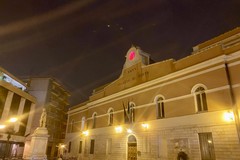 Giornata Nazionale Adisco, l'orologio comunale si illumina di rosso