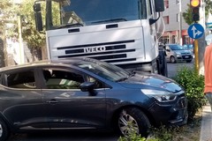 Incidente sull'estramurale a Corato: auto contro camion