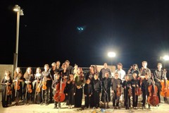 L'orchestra giovanile "La stravaganza" in concerto sulla banchina di Bisceglie Approdi