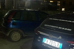 Sventato un furto e recuperate due auto. Una era incendiata