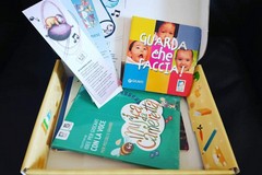 "Nati per leggere": Adelaide è la prima neonata a ricevere il cofanetto dell'iniziativa