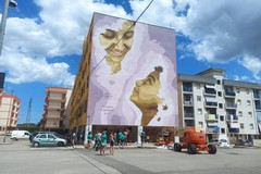 "Nessuno è un'isola": il murales di Geniale consegnato alla città