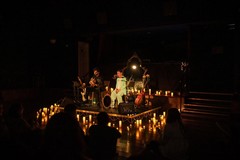 Note di luce: musica a lume di candela nel chiostro del comune