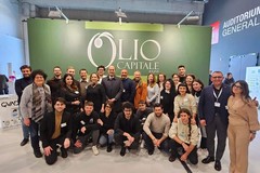 Il ministro Lollobrigida visita lo stand del comune di Corato al salone "Olio Capitale"