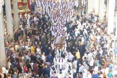 Funerali dell'arcivescovo Pichierri: in centinaia in Cattedrale per l'ultimo saluto