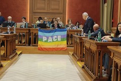 Corato espone la bandiera della pace in sala consiliare